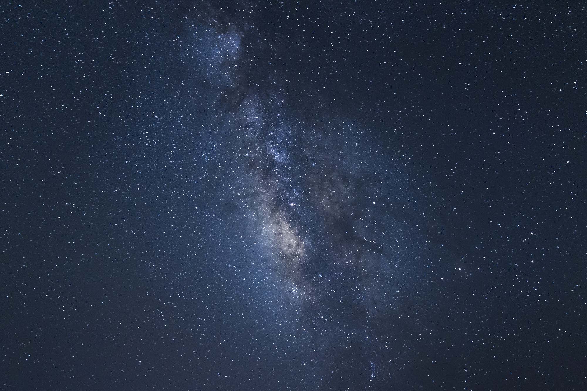 Supernova cielo estrellas y vía láctea Alex Basha